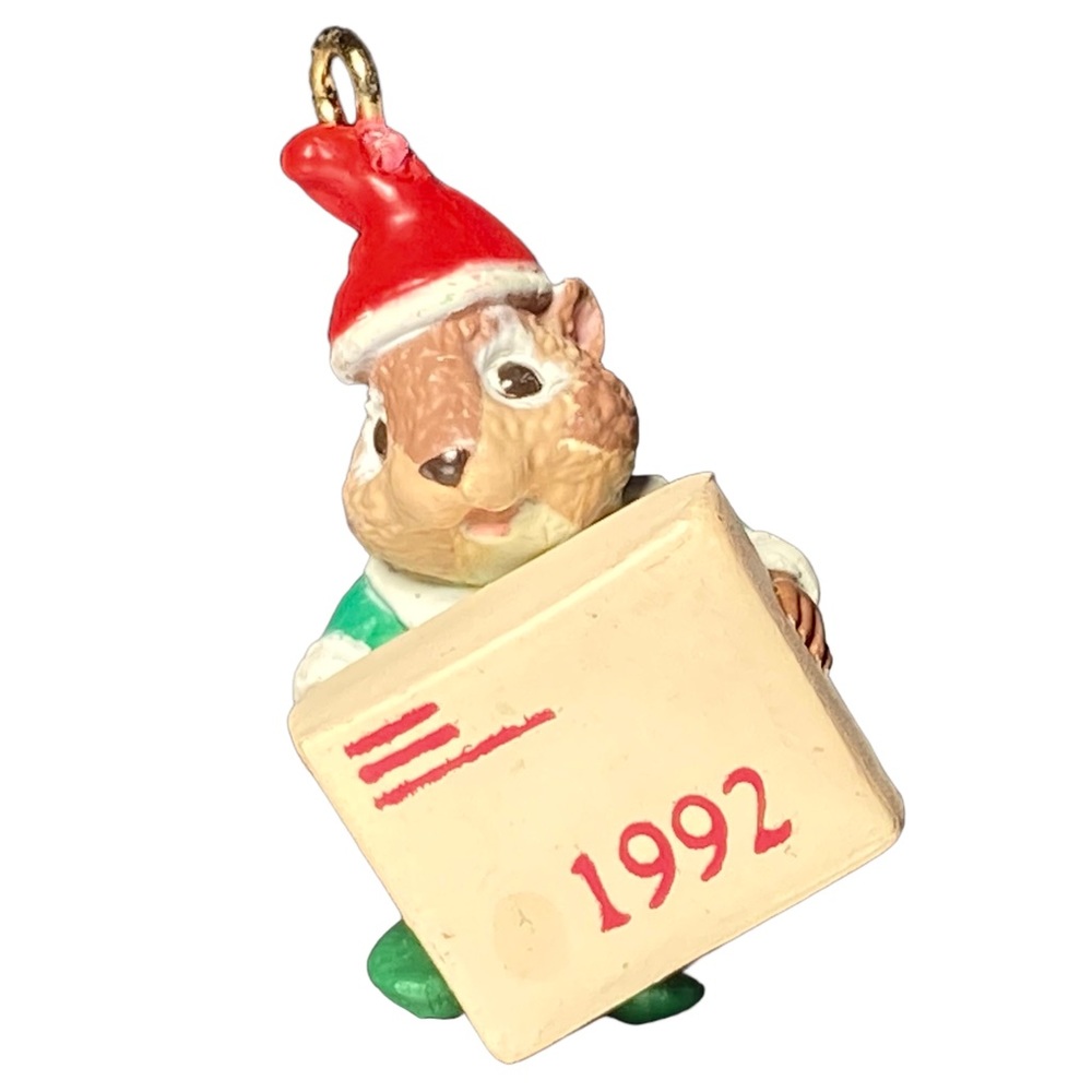 🎄 Hallmark Ornament “Chipmunk Parcel Service” Miniature 1992 Vintage - Picture 1 of 6